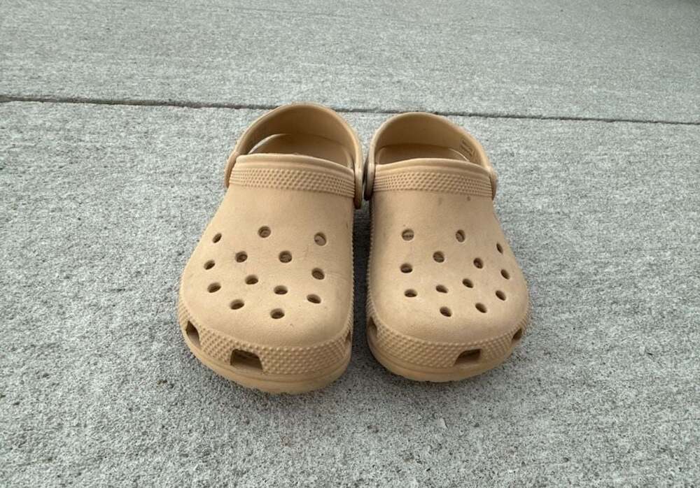 Crocs Classic Clog Tan Size J2 - Picture 4 of 4